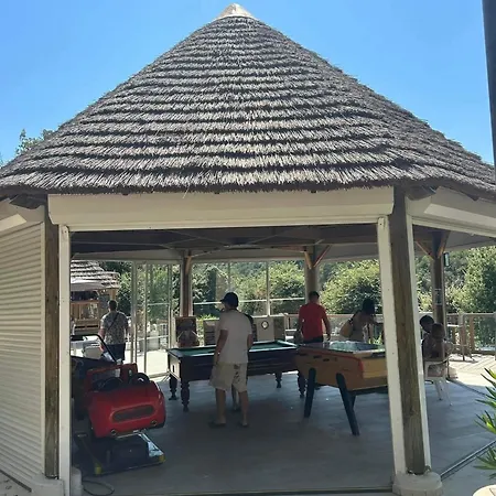 A אתר קמפינג קאן סור מר